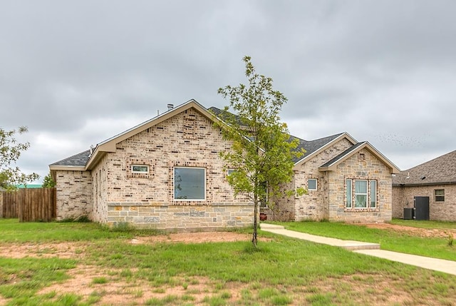 3406 Twin Mountain Dr, San Angelo, TX 76904 - view of front of home featuring brick siding