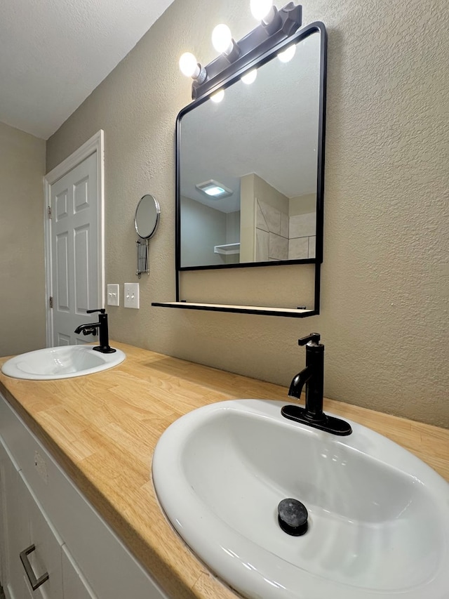 919 E 20th St, San Angelo, TX 76903 - bathroom with a textured wall and double vanity