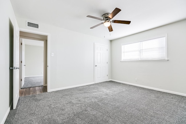 carpeted empty room featuring ceiling fan