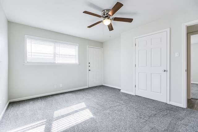 carpeted empty room featuring ceiling fan