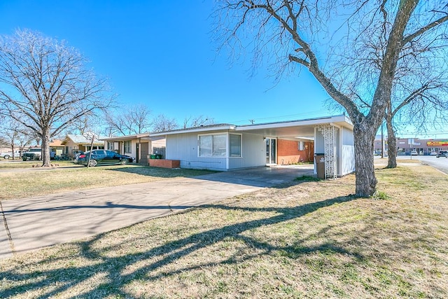 single story home featuring a carport and a front lawn