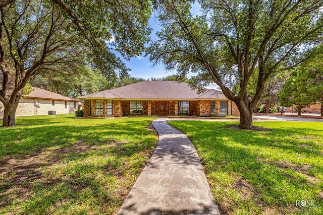 single story home featuring a front yard