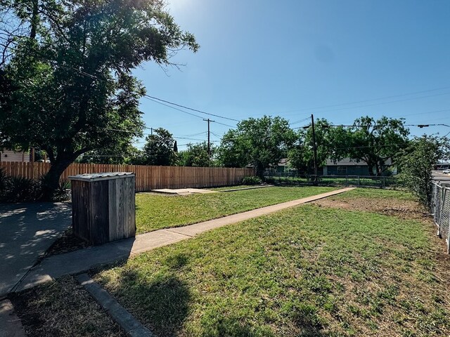 2302 W Twohig Ave, San Angelo, TX 76901 - photo 19