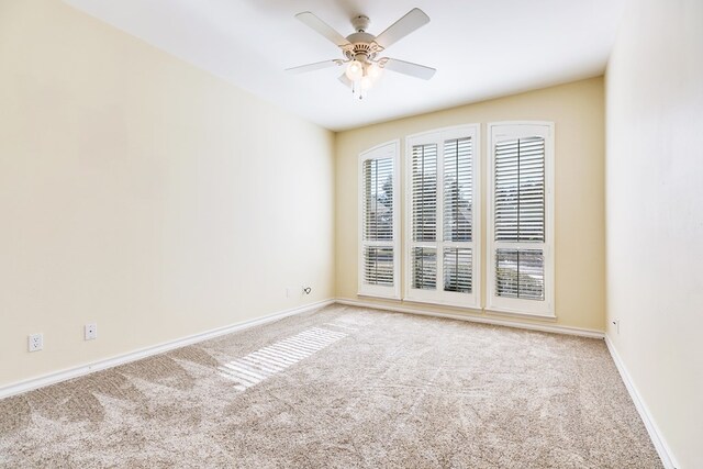 carpeted empty room featuring ceiling fan