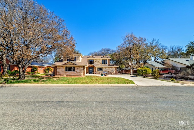 view of front of home featuring a front yard