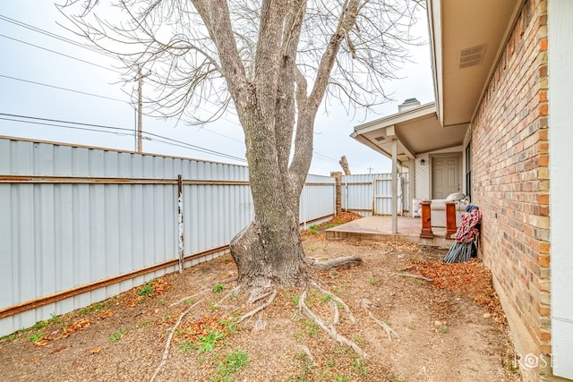 view of yard featuring a patio area