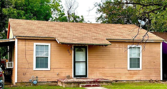 view of front of home with a front yard