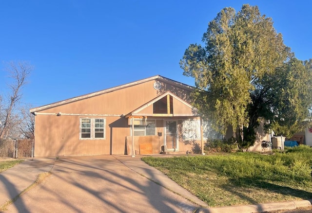 view of front of property featuring covered porch