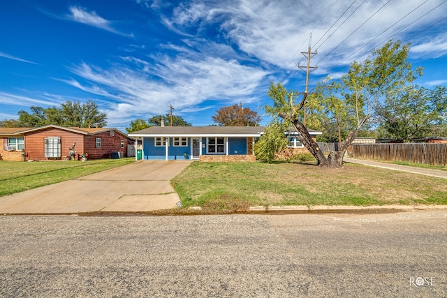 ranch-style house featuring a front lawn