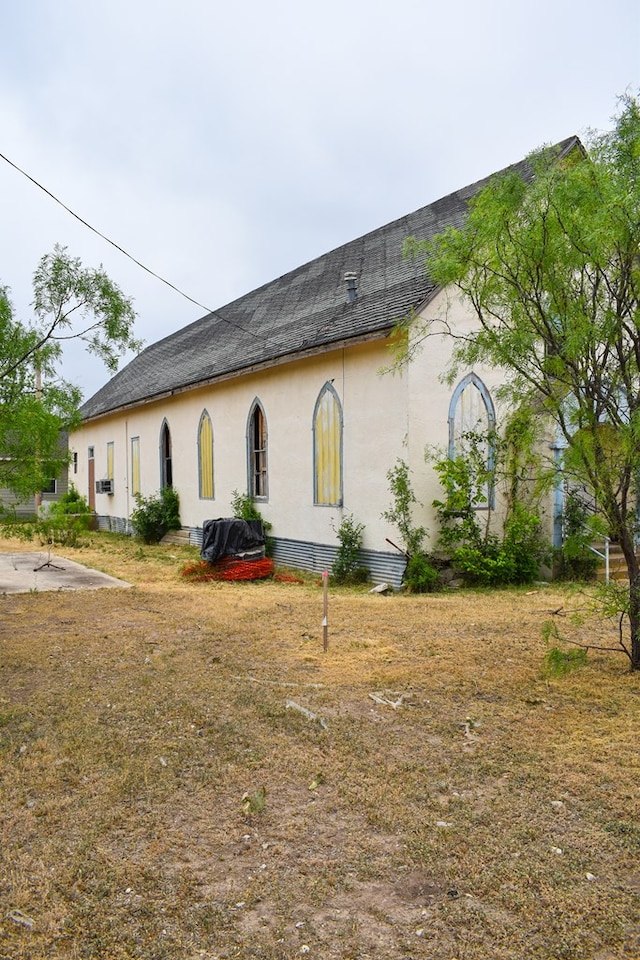 view of side of property