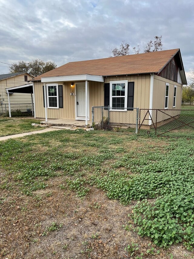 20 E 39th St, San Angelo, TX 76903 - view of front of property featuring a carport
