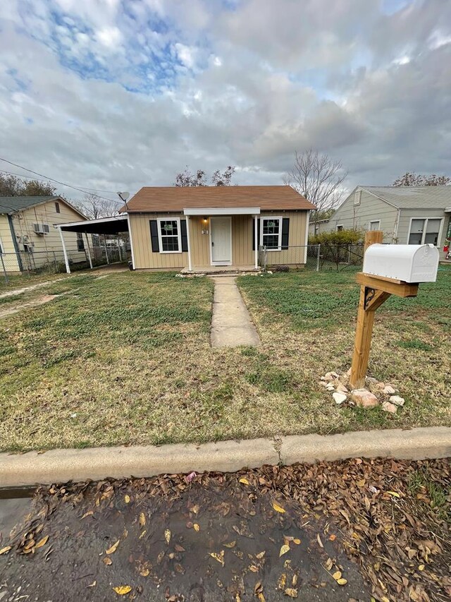 20 E 39th St, San Angelo, TX 76903 - bungalow featuring board and batten siding