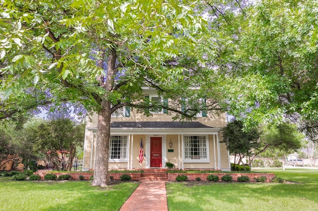 view of front of house with a front yard