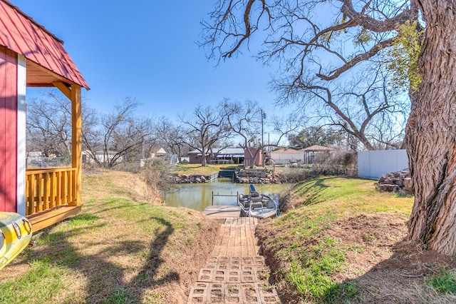 view of yard featuring a water view