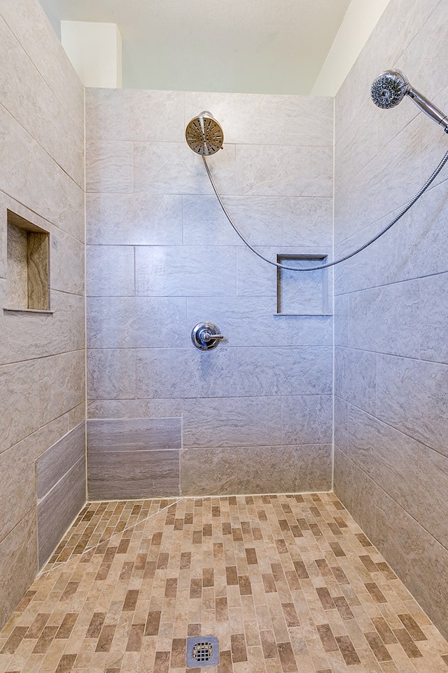 bathroom featuring a tile shower