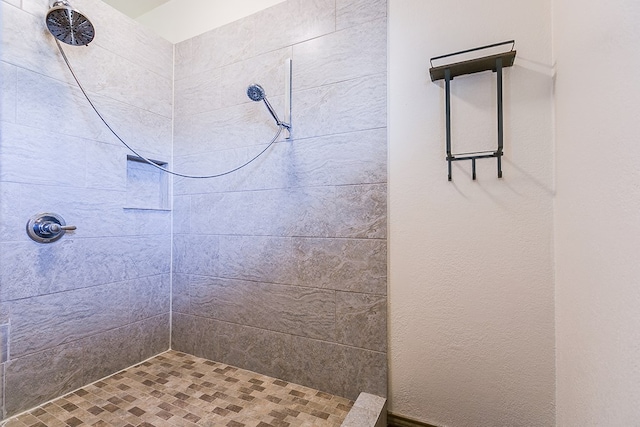 bathroom featuring tiled shower