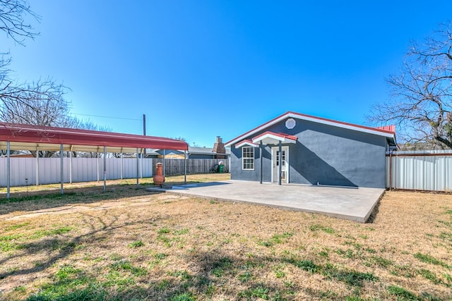 view of yard featuring a patio area