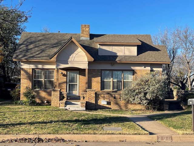 view of front of property with a front yard