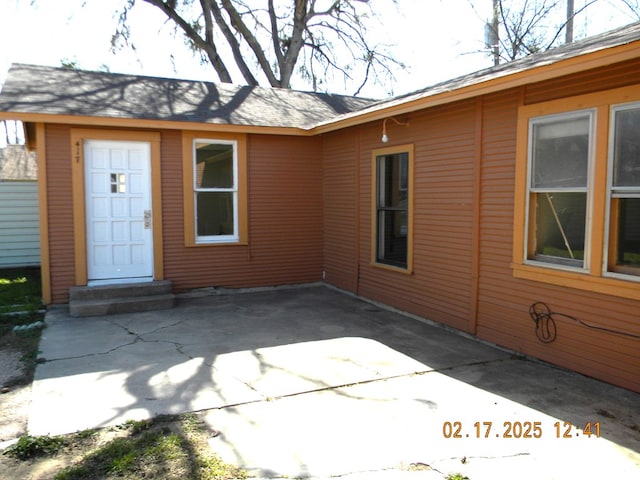 entrance to property featuring a patio area