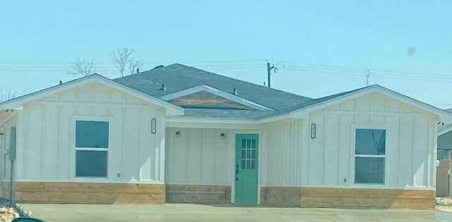 view of front facade featuring board and batten siding