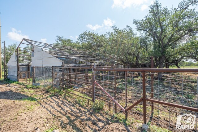 view of yard with an outdoor structure