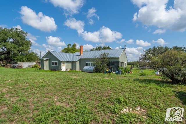 back of house featuring a lawn