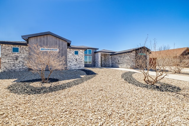 view of front facade with stone siding