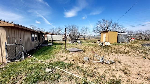 view of yard featuring a storage unit and an outdoor structure