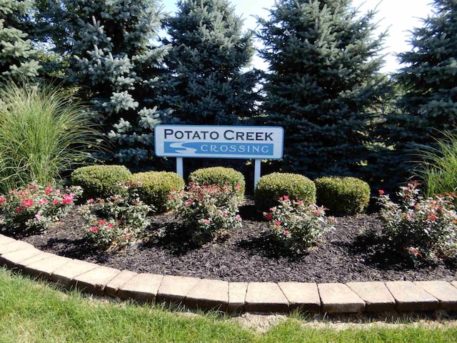 Listing photo 2 for 406 Potato Creek Dr Unit 30, North Liberty IN 46554