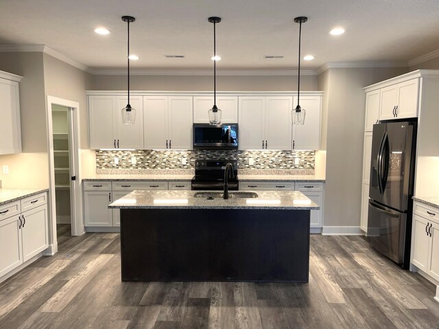 322 Blue River Dr, Knightstown, IN 46148