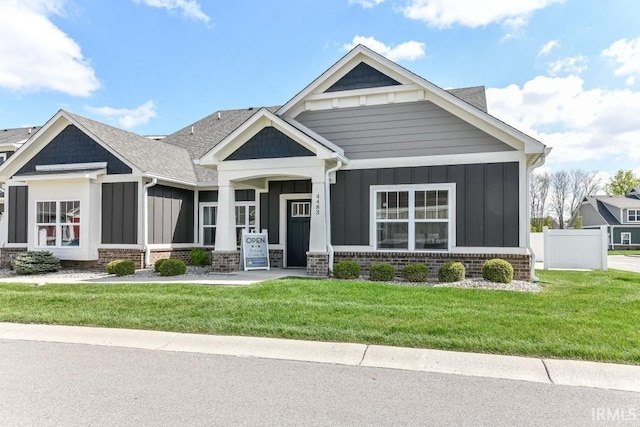 view of front of property with a front yard