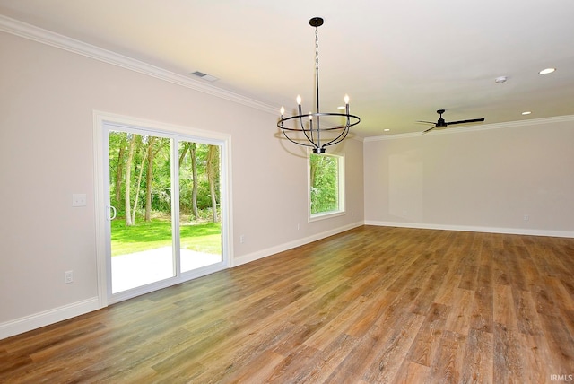 spare room with crown molding, light wood-type flooring, and ceiling fan with notable chandelier