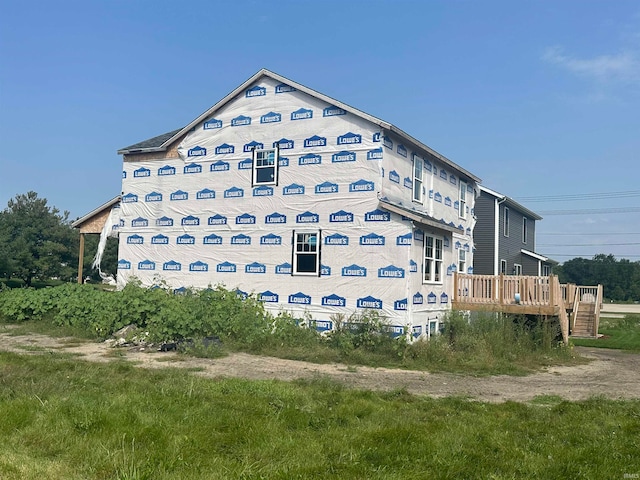1114 Beacon Dr, Mishawaka, IN 46544 - view of side of home featuring a deck