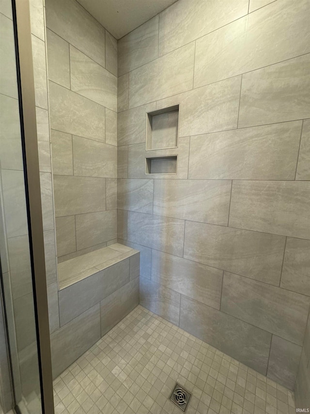 bathroom featuring tiled shower