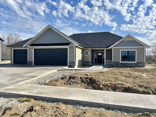 craftsman house featuring a garage