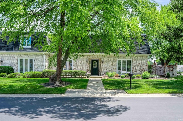 view of front of property with a front yard