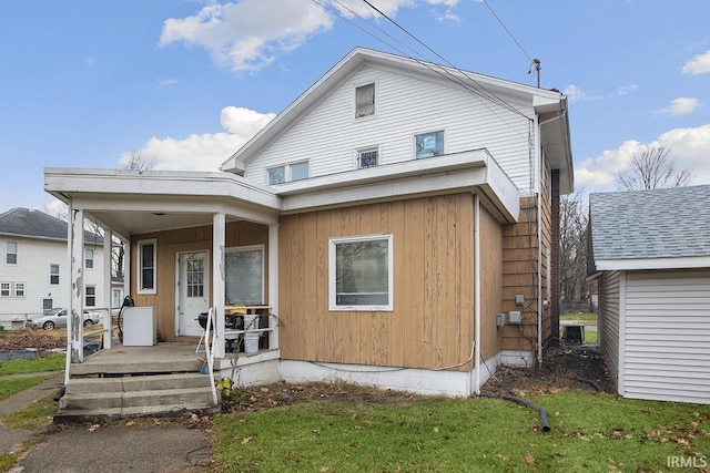 view of front of house with central air condition unit and a front yard