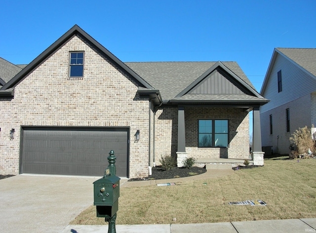 view of front of house featuring a front yard