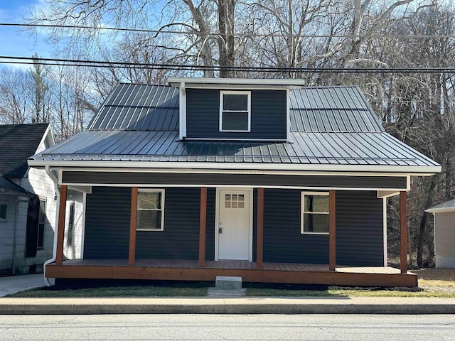 view of front of property featuring a porch