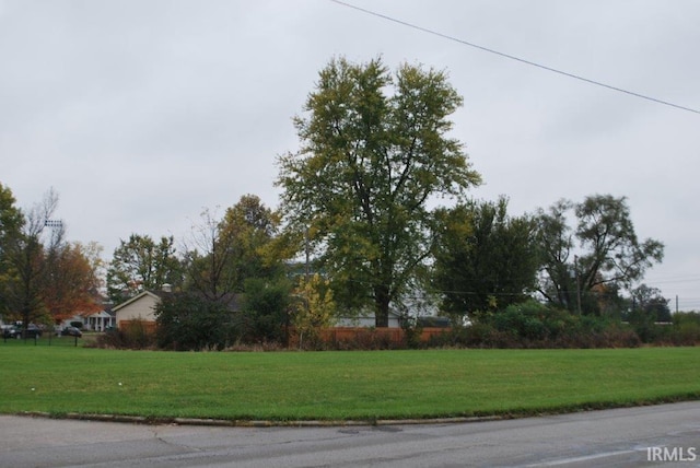 Listing photo 2 for 2011 W Mcgalliard Rd, Muncie IN 47304