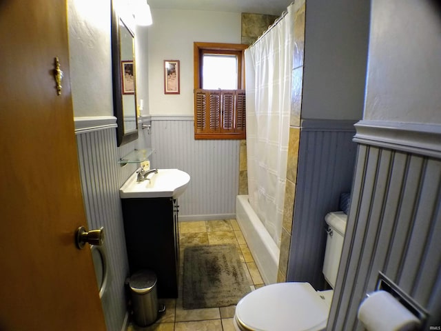 full bathroom featuring tile flooring, shower / bath combination with curtain, toilet, and vanity with extensive cabinet space