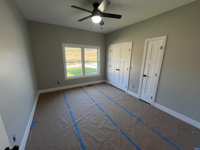 unfurnished bedroom featuring ceiling fan