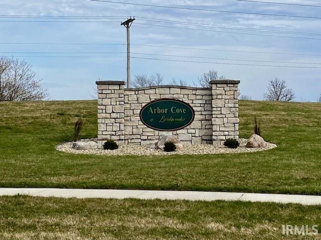 community / neighborhood sign featuring a lawn