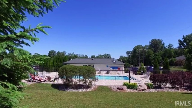 view of pool featuring a lawn