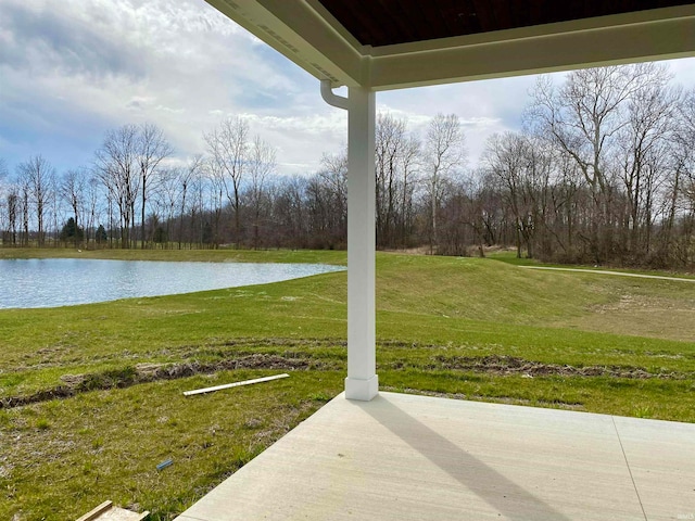 view of yard with a water view