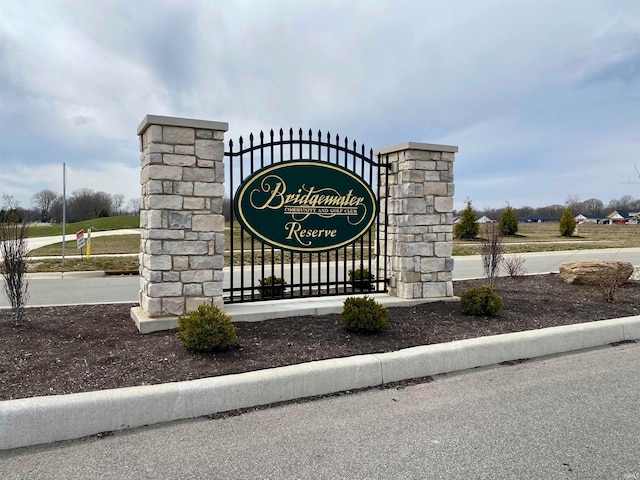 view of community / neighborhood sign