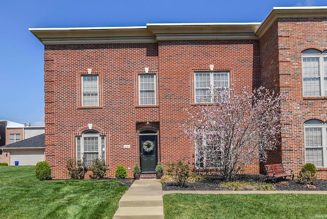 view of front facade featuring a front lawn