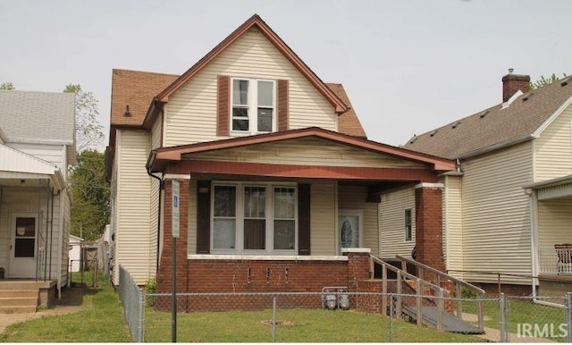 view of front of property with a front lawn