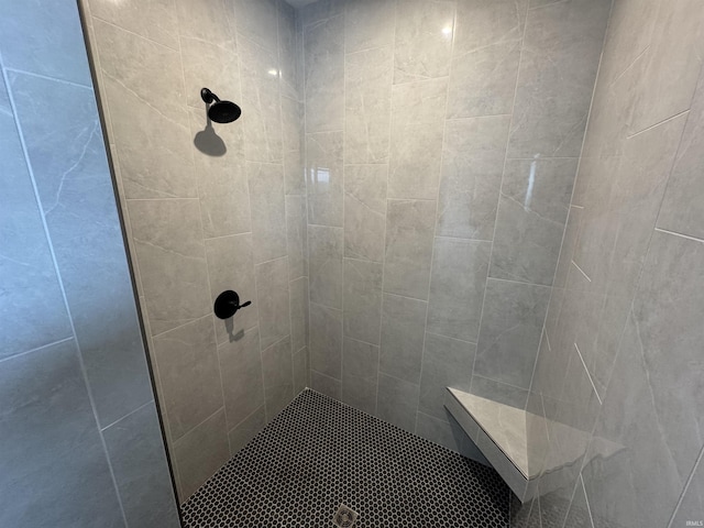 bathroom featuring tiled shower