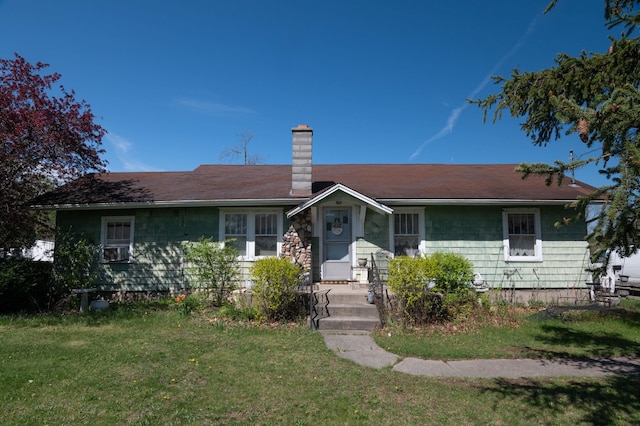 ranch-style house featuring a front yard